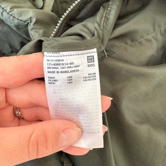 Uniqlo pastel green puffer jacket, super lightweight and very warm size 13Y - Picture 10 of 10